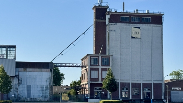 Een biertje drinken in de Graansilo op de Havenkade